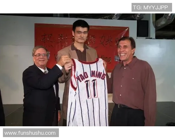 姚明的智慧与篮球天赋如何塑造了他的传奇人生与职业生涯