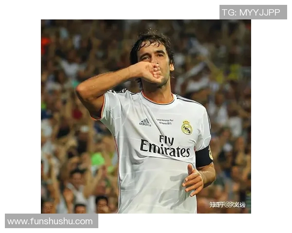 足球明星帅气瞬间展现运动魅力与激情的精彩场面图片合集