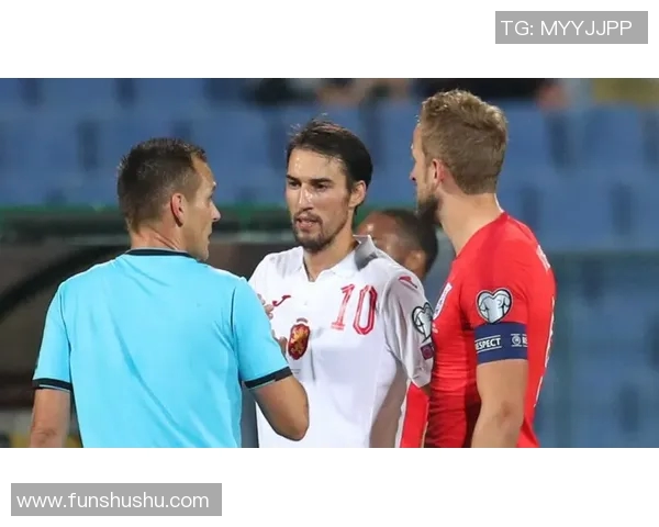 足球明星遭遇球迷怒斥现场回顾引发热议与争议