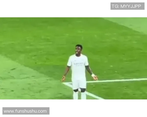 足球巨星怒火中烧瞬间回顾各大赛场上的情绪爆发与激情碰撞 足球巨星怒火中烧瞬间回顾各大赛场上的情绪爆发与激情碰撞