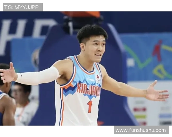 篮球明星因犯规被罚踢篮球引发热议赛场风波再掀高潮